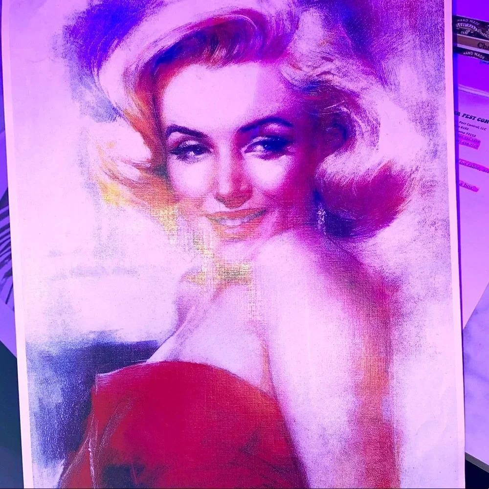 2 gorgeous 11 by 17" prints Marilyn Monroe